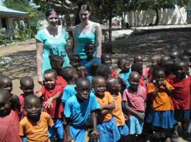 Julia and Fenja with children from KG1 and KG2